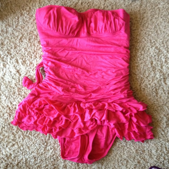 Juicy ruffled one piece. Great condition