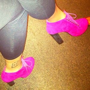 Pink heels!