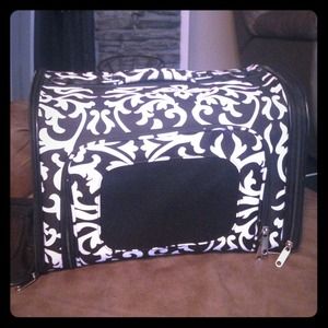 Damask dog crate
