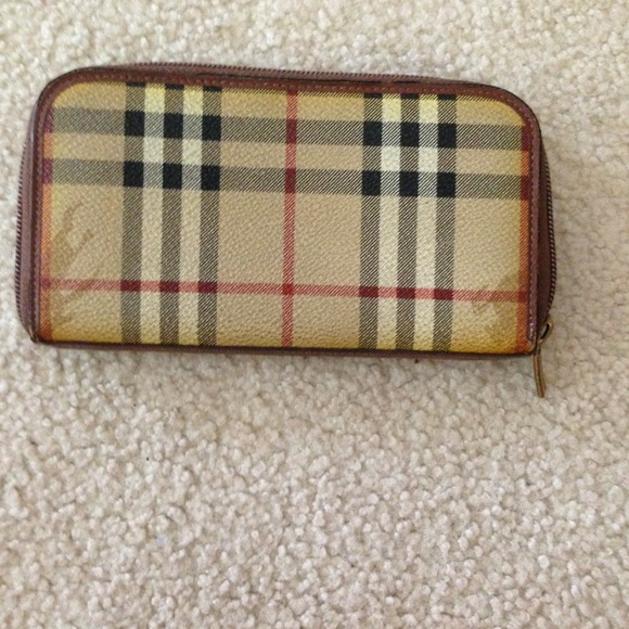 Authentic Burberry zip wallet