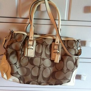 Great summer coach purse!