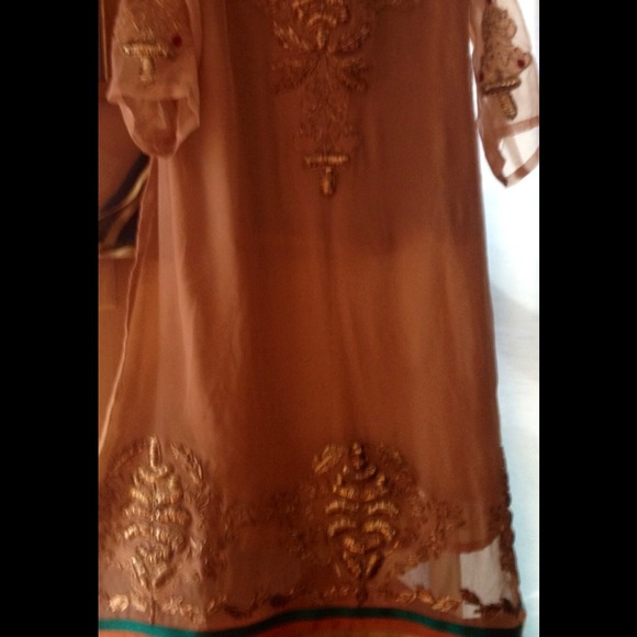 Pakistani dress - Picture 2 of 2