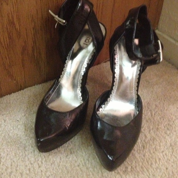 Black patent heels