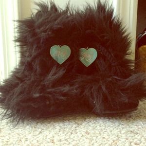 fuzzy roxy yeti boots