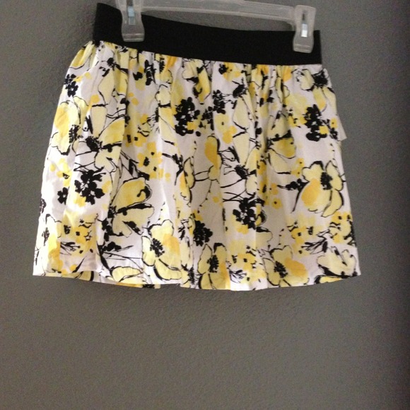Black and yellow flower skirt new..