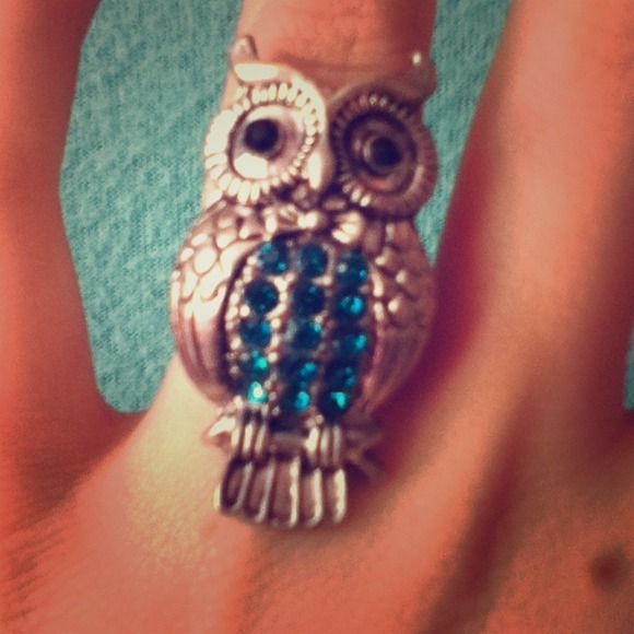 Owl ring with turquoise gems