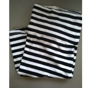 Black and white striped skirt🎀