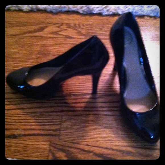 Patent leather High heels and anthropologie tank.