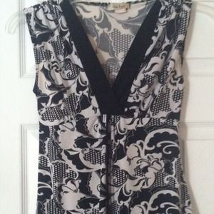 Cute empire top perfect for summer at the office!