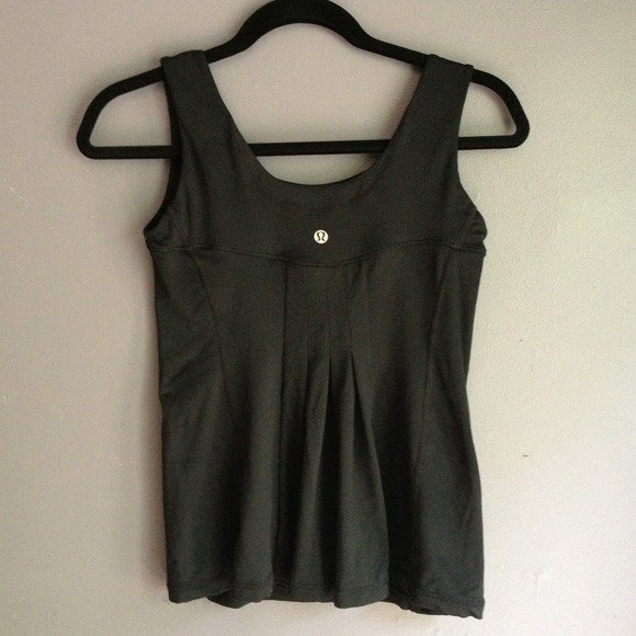SOLD-Lululemon size 4 ruffled back tank