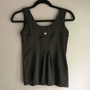 SOLD-Lululemon size 4 ruffled back tank