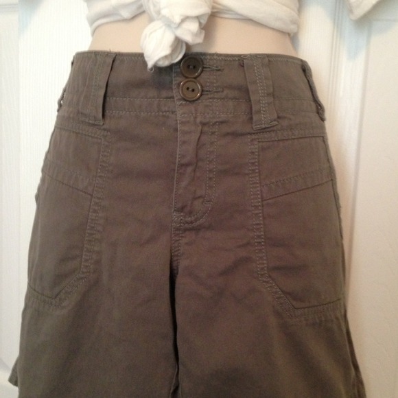 Olive Sanctuary shorts - Picture 2 of 3