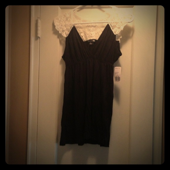 Black and cream top - Picture 1 of 3