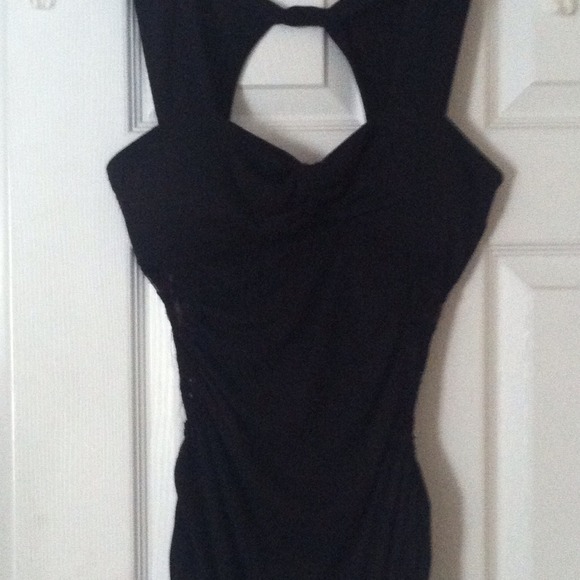 Black and slimming top perfect for a night out!