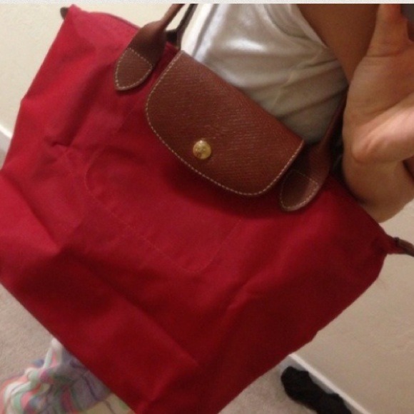 100 % auth! Longchamp red medium