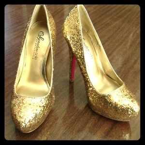 💠HOST PICK💠 Gold glitter heels