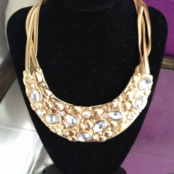 Gold tone necklace. ❌Traded❌