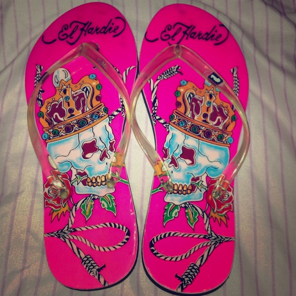 ❌❌traded Neon pink sandals❌❌