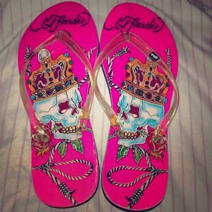 ❌❌traded Neon pink sandals❌❌