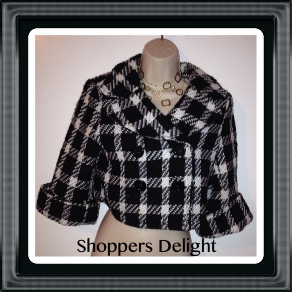 ❤💕Ladies Black & White Crop Jacket❤💕
