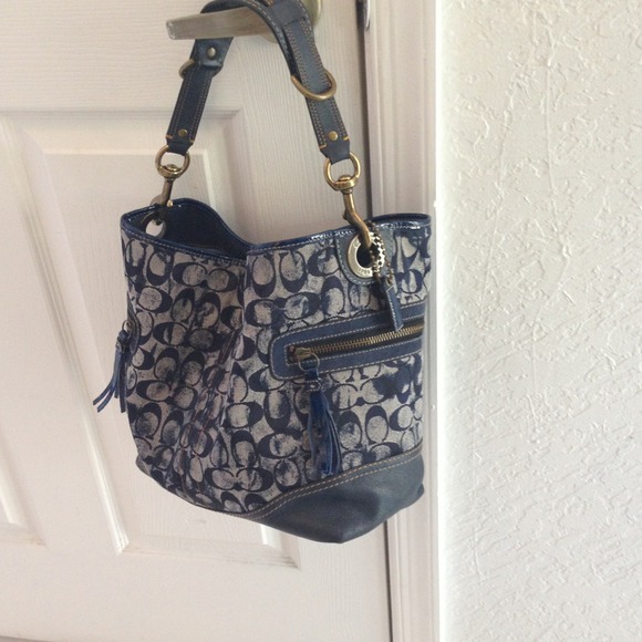 Coach Handbags - Coach🎀 Authentic🎀Large bucket purse