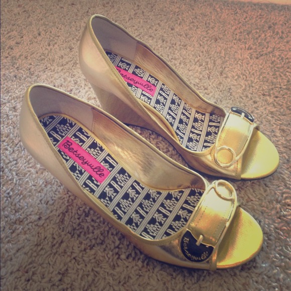 Betsey Johnson👑Wedges Peep Toes GOLD YELLOW GOLD