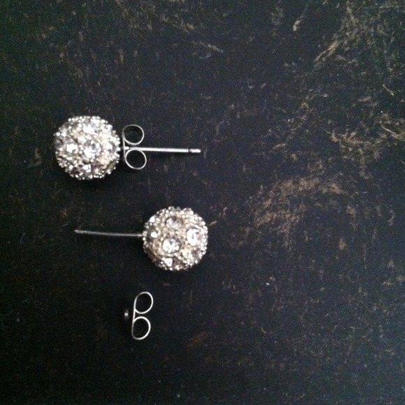 ✌2 Pairs Of Earrings🙀 - Picture 3 of 4