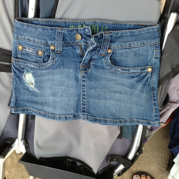 Hydraulic mini skirt
