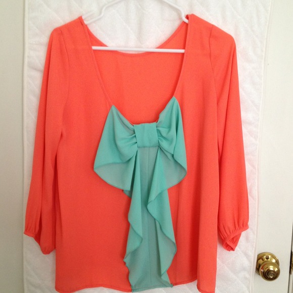 Bow back blouse! Rare!