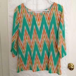 🚫Sold🚫Chevron print split back top