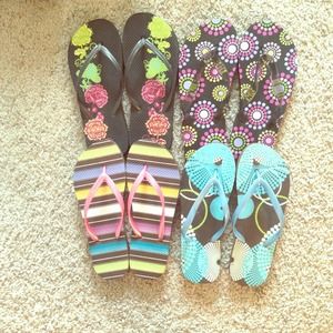 4 pairs of brand new - never worn - FLIP FLOPS