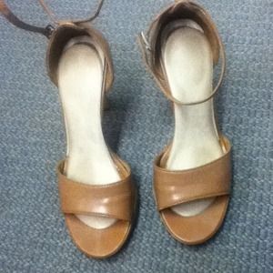 Price reduced!!!! Tan heel sandals.