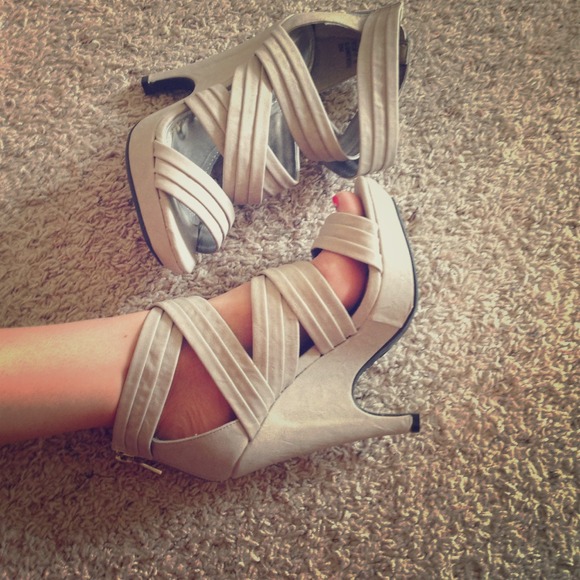 💟Light Grey Suede Strappy Sandal Wedge like Heel