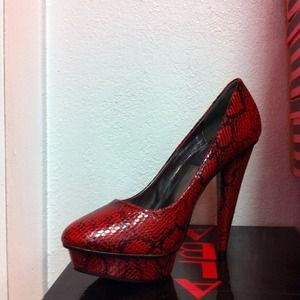 Juliette style pump snake skin red