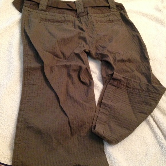 Green capris - Picture 2 of 3