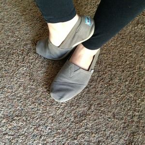 Gray Toms