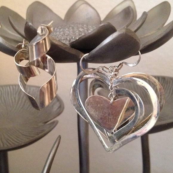 🔖SOLD IN BUNDLE🔖Vintage Silver Earrings - Picture 2 of 4