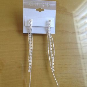 NWOT guess diamond earrings