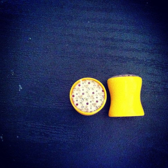 60s inspired floral print power plugs 00g