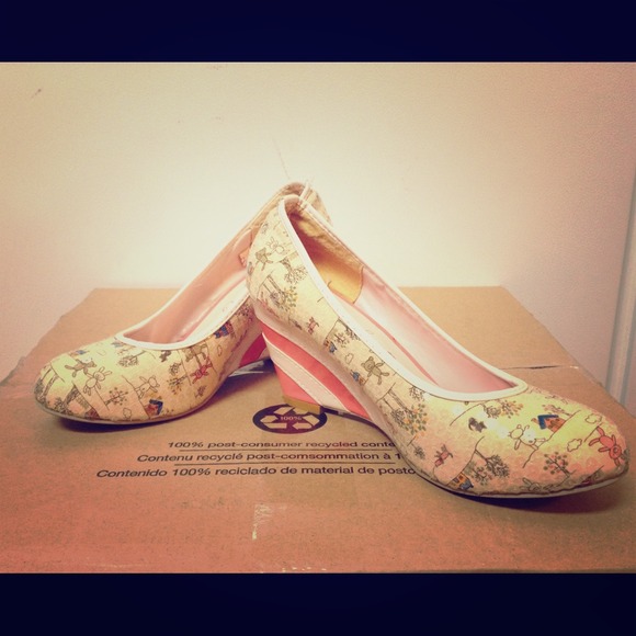 **SOLD** Bunny cream pink wedges