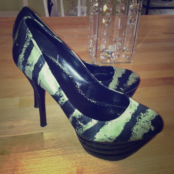 Bebe 5inch platform pump