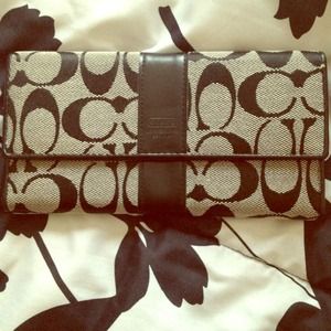 💯AUTHENTIC COACH WALLET😍