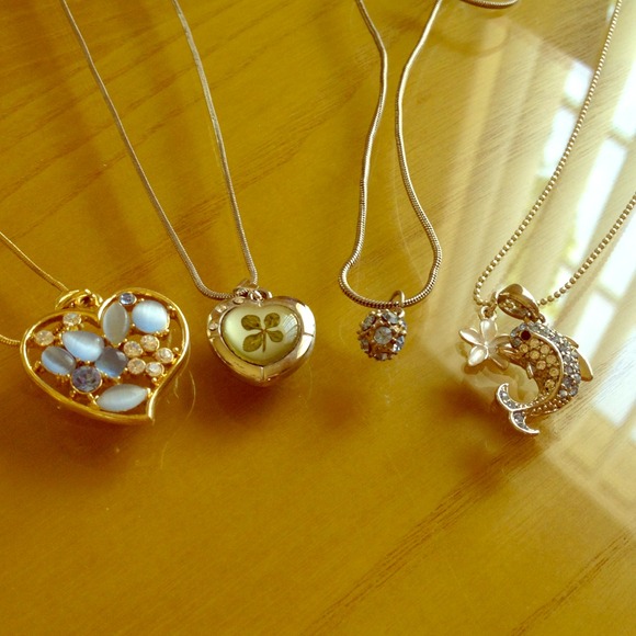 NWOT hallmark (left) Necklace bundle