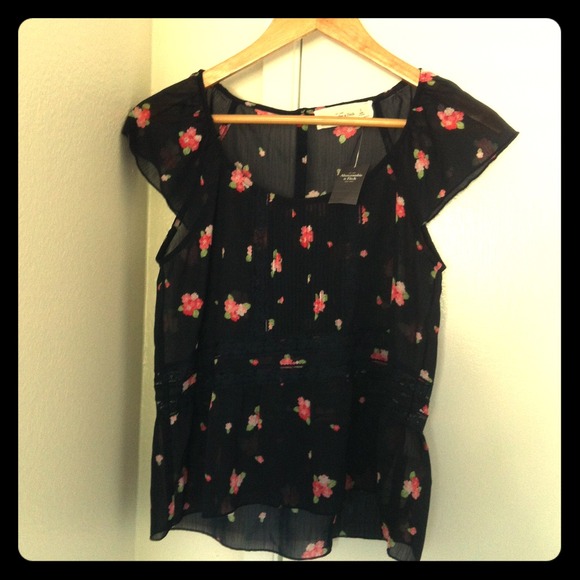 Navy flora top