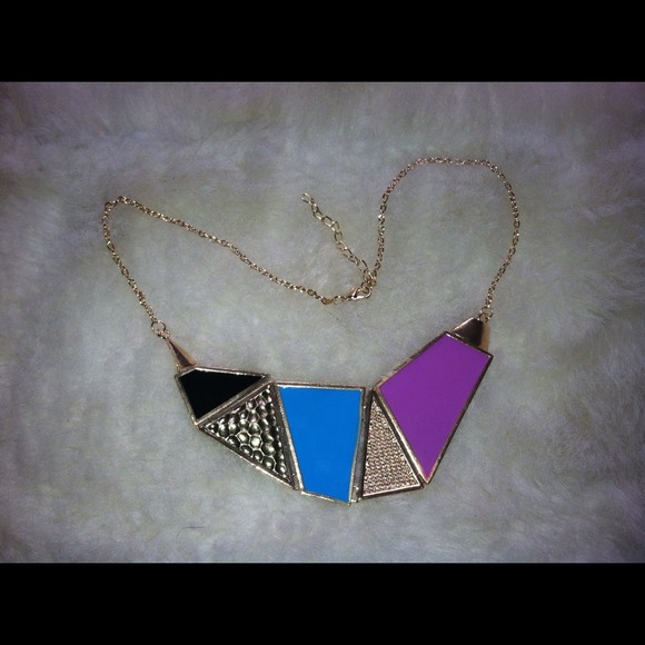 ⬇Reduced⬇Amazing geo statement necklace.