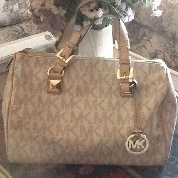 MK Grayson Lg Satchel🎉🎉❤TRADED👍🎉🎉