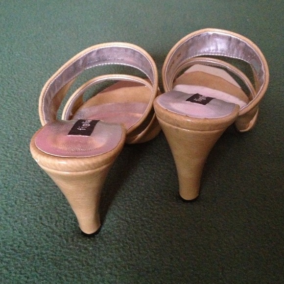 Shoes - Picture 2 of 4