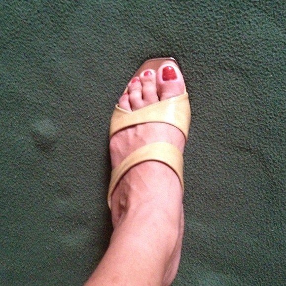 Shoes - Picture 3 of 4