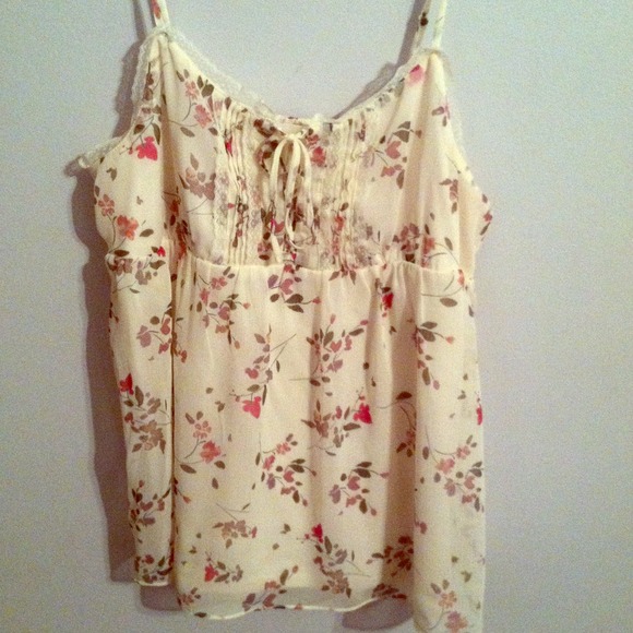 Adorable flowy top