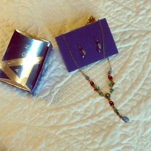 Avon earring and necklace set